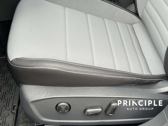 Used 2026 Volkswagen Jetta SE FWD image 16