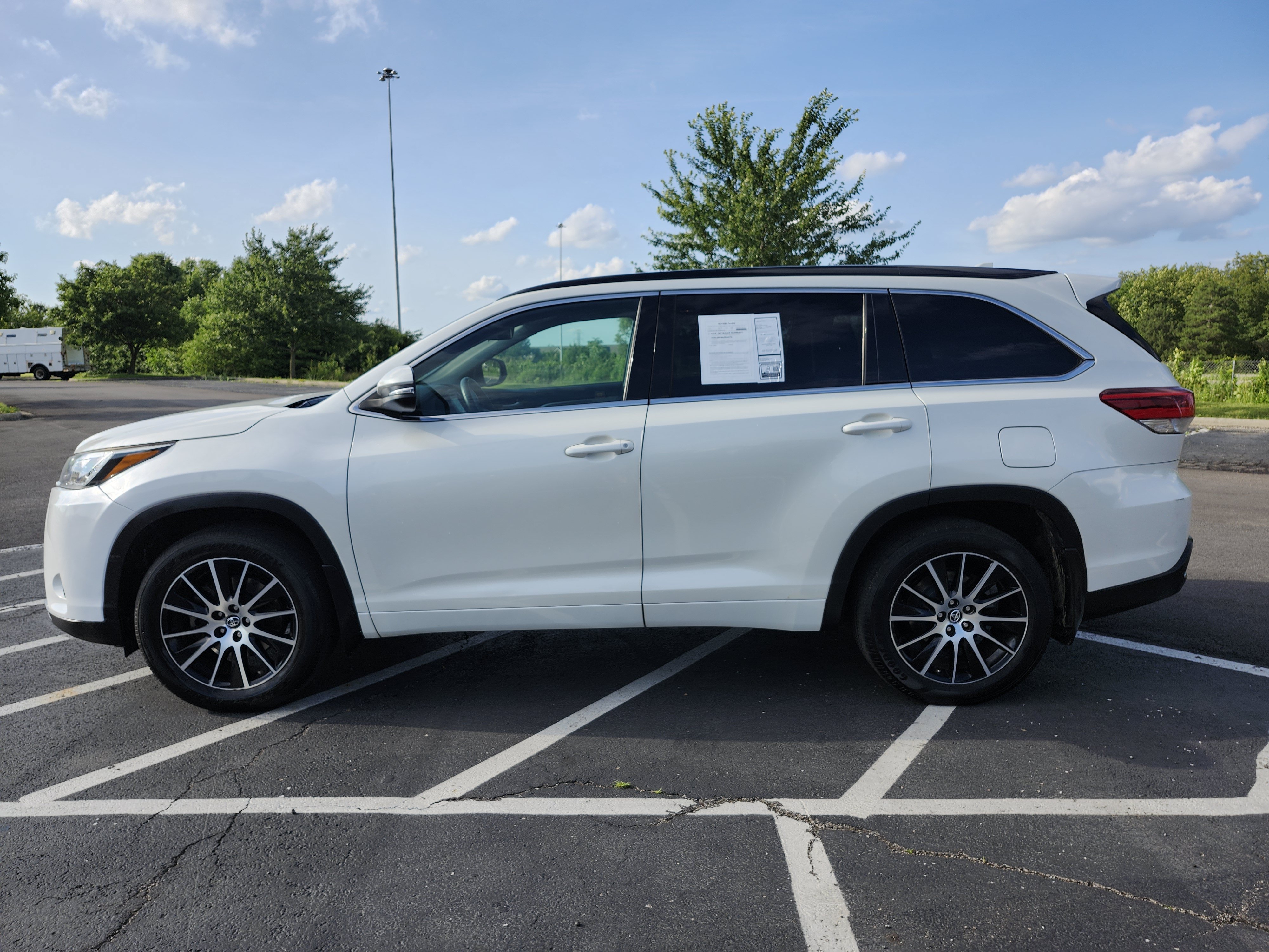 Used 2018 Toyota Highlander SE AWD/4WD image 15
