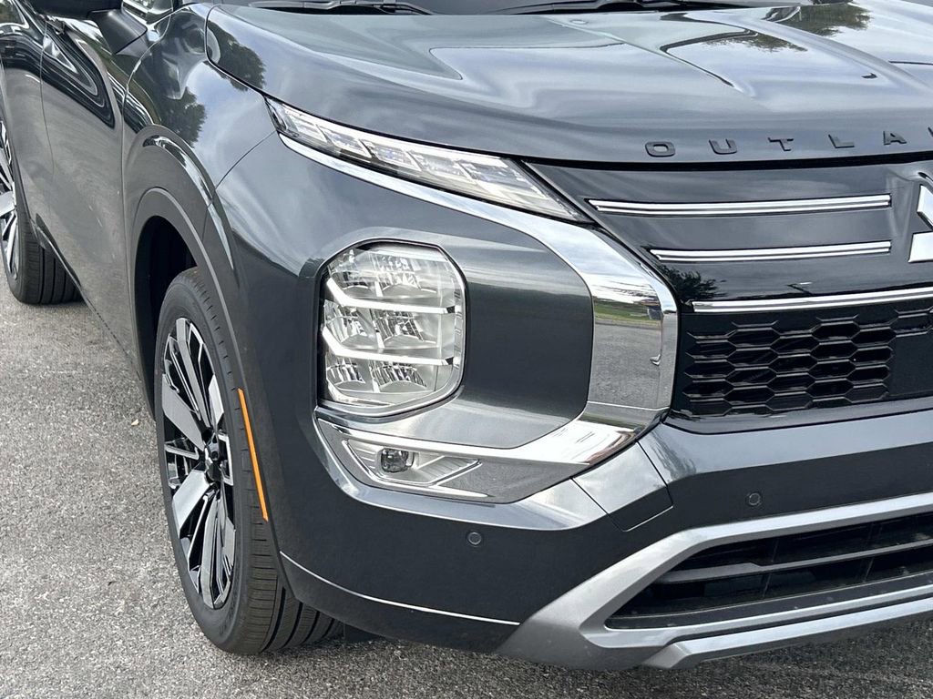 New 2025 Mitsubishi Outlander SEL image 9