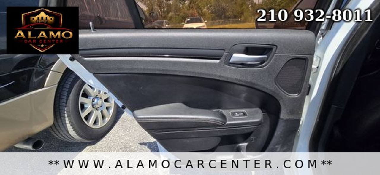 Used 2013 Chrysler 300 S RWD image 27