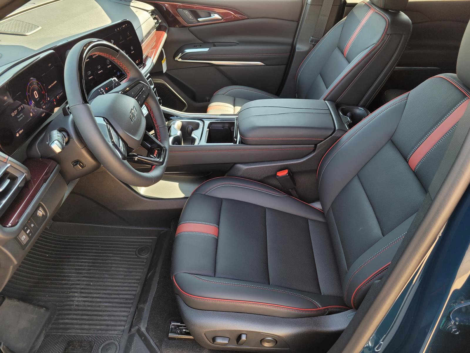New 2027 Chevrolet Traverse RS w/ LPO, Floor Liner Package FWD image 16