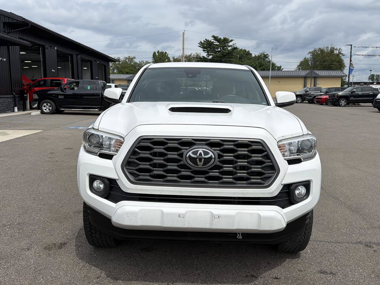 Used 2020 Toyota Tacoma TRD Sport AWD/4WD image 2