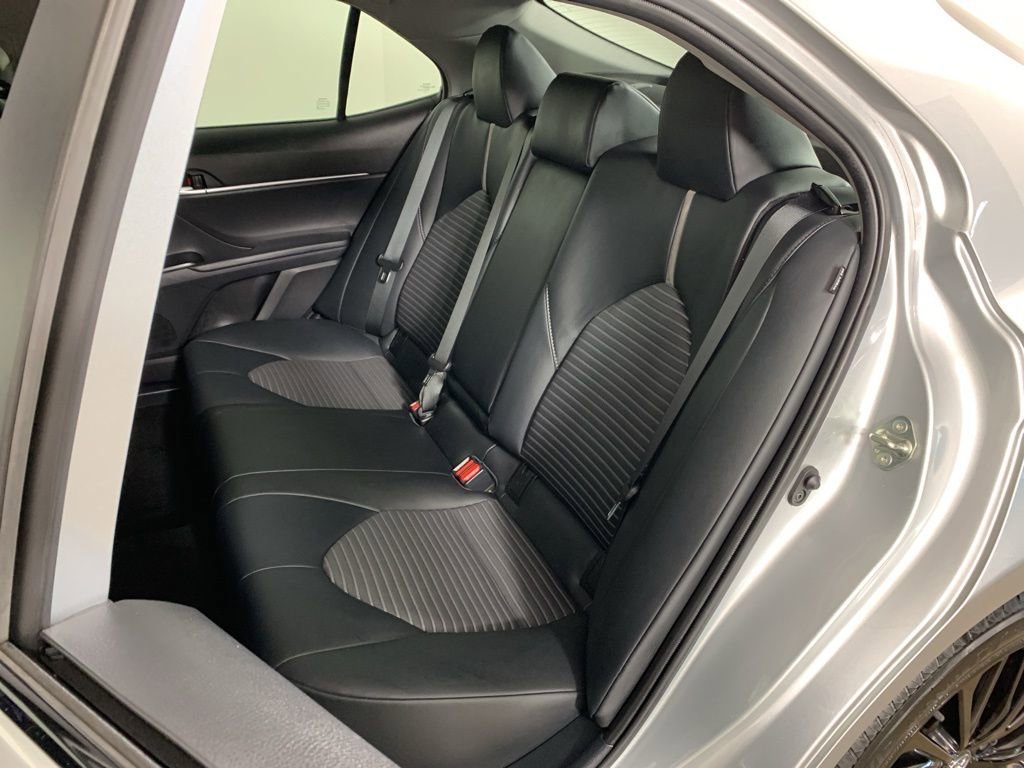 Used 2020 Toyota Camry SE image 30