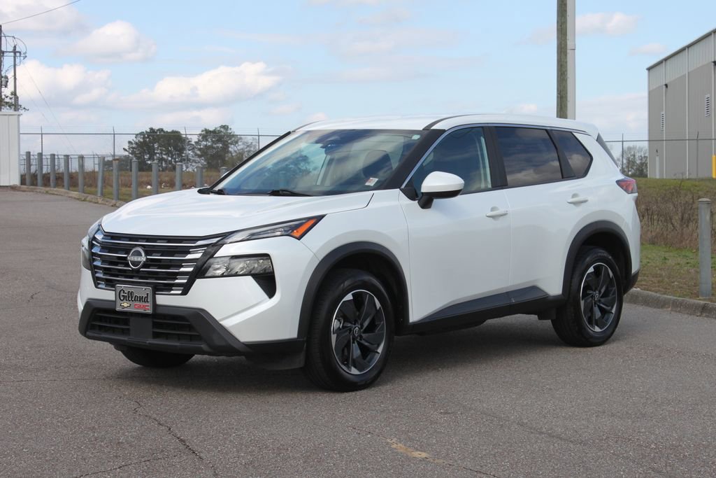 Used 2024 Nissan Rogue SV AWD/4WD image 2