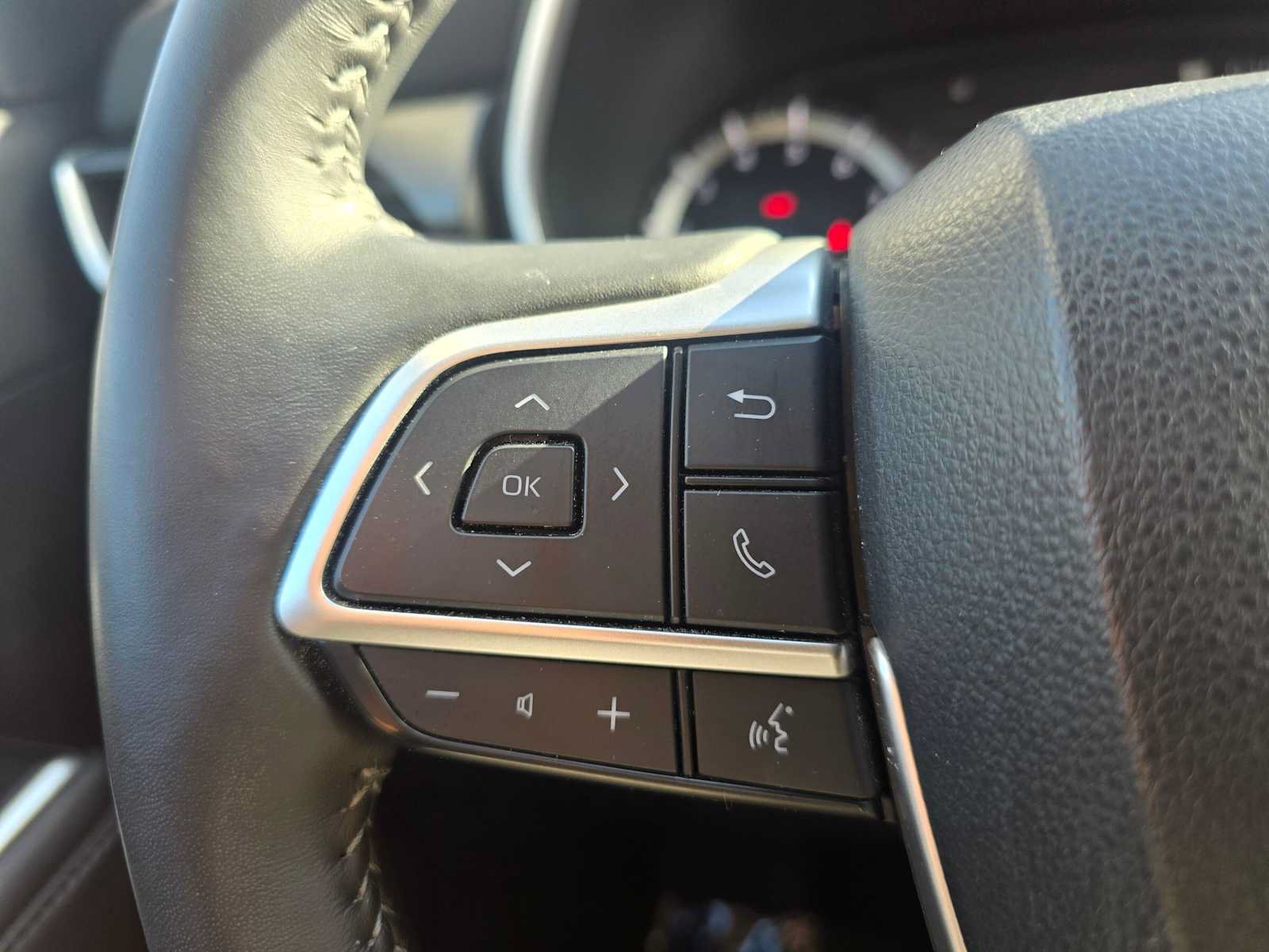 Used 2024 Toyota Highlander XLE AWD/4WD image 33
