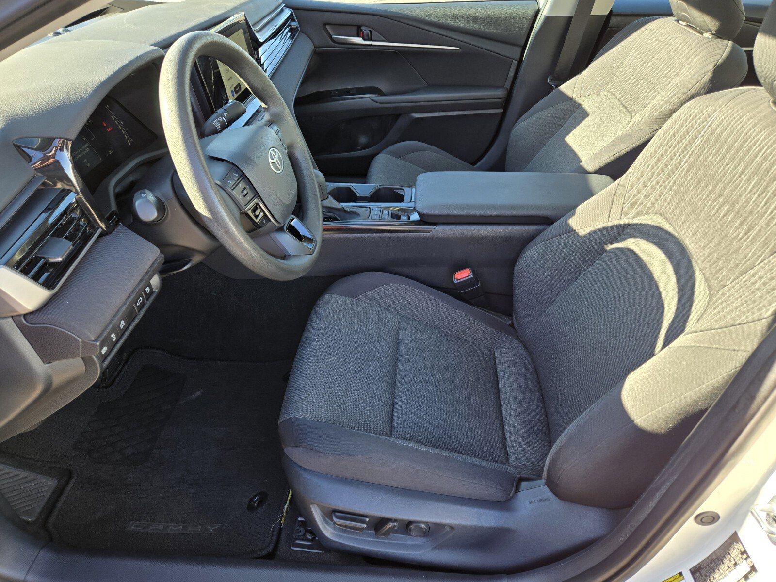 Used 2025 Toyota Camry SE image 11