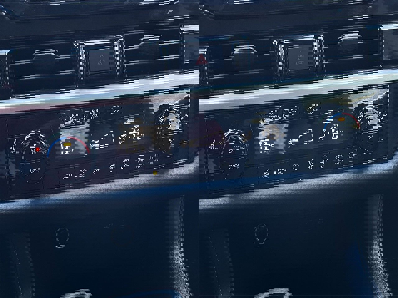 Used 2024 Nissan Pathfinder SV w/ SV Premium Package image 18