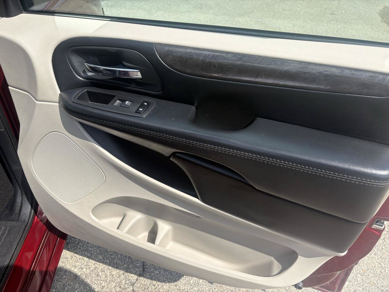Used 2020 Dodge Grand Caravan SE FWD image 29
