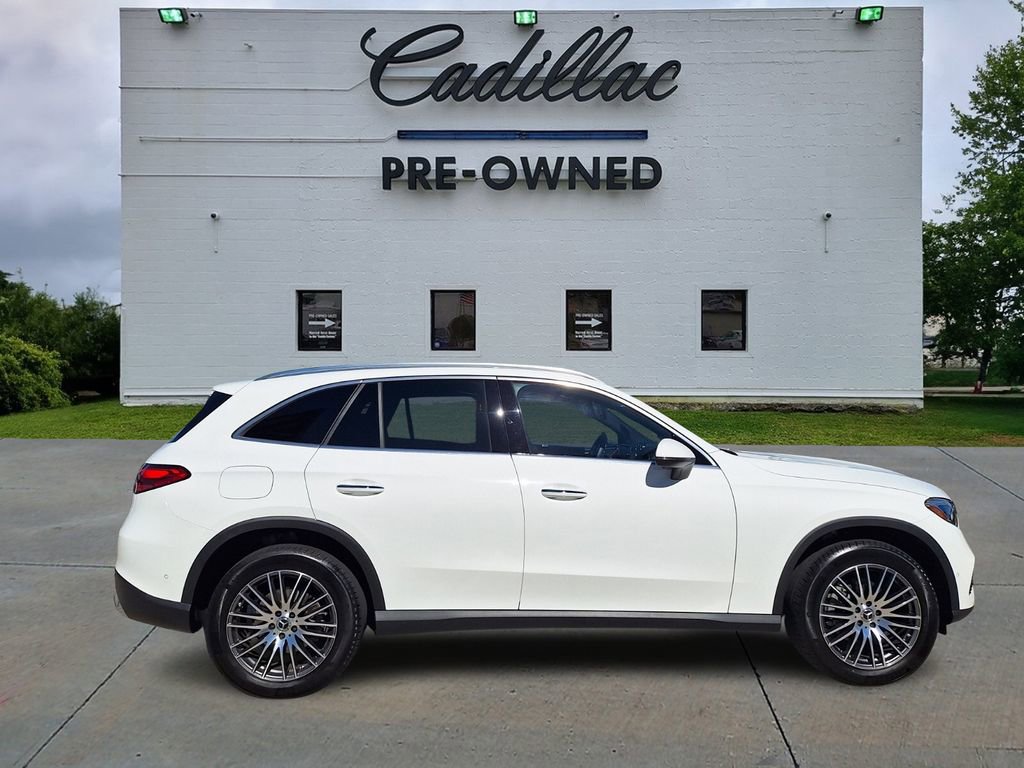 Used 2025 Mercedes-Benz GLC 300 image 2