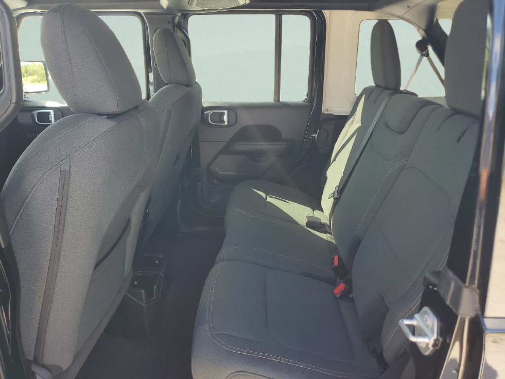 Used 2025 Jeep Wrangler Unlimited Sahara AWD/4WD image 11