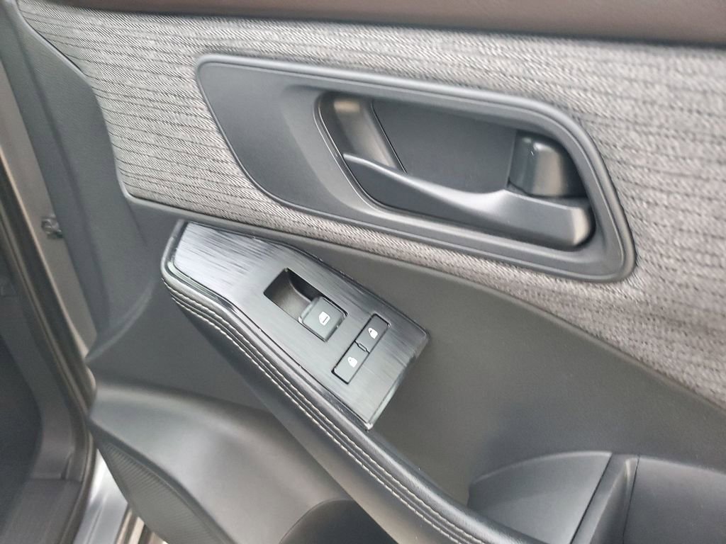 Used 2021 Nissan Rogue S image 46