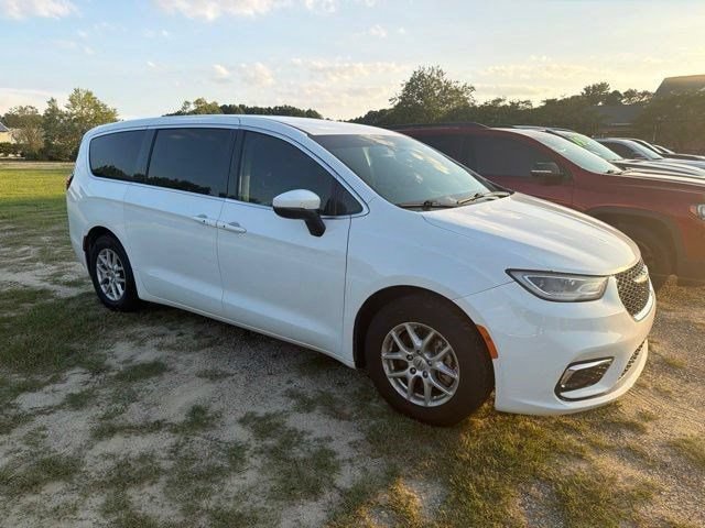 Used 2023 Chrysler Pacifica Touring-L FWD image 18