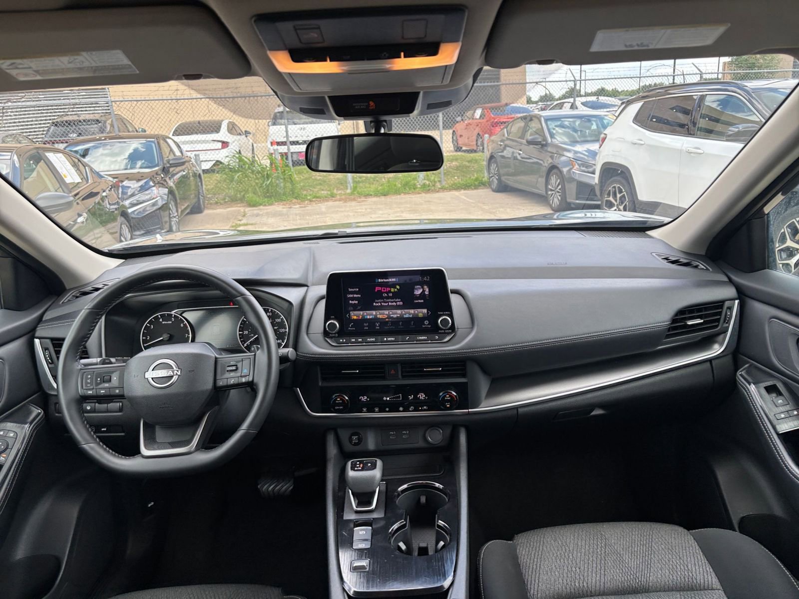 Used 2025 Nissan Rogue SV FWD image 35