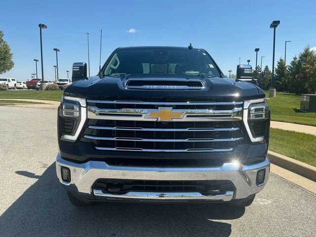 Used 2024 Chevrolet Silverado 3500 LTZ w/ LTZ Plus Package AWD/4WD image 9