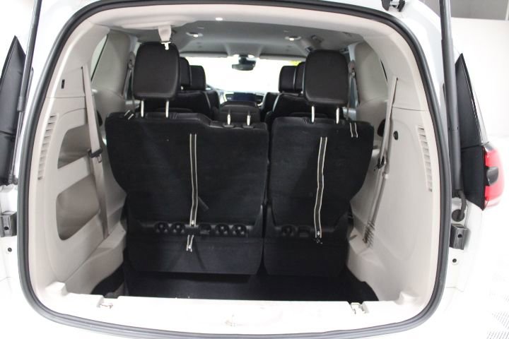 Used 2023 Chrysler Pacifica Touring-L image 13