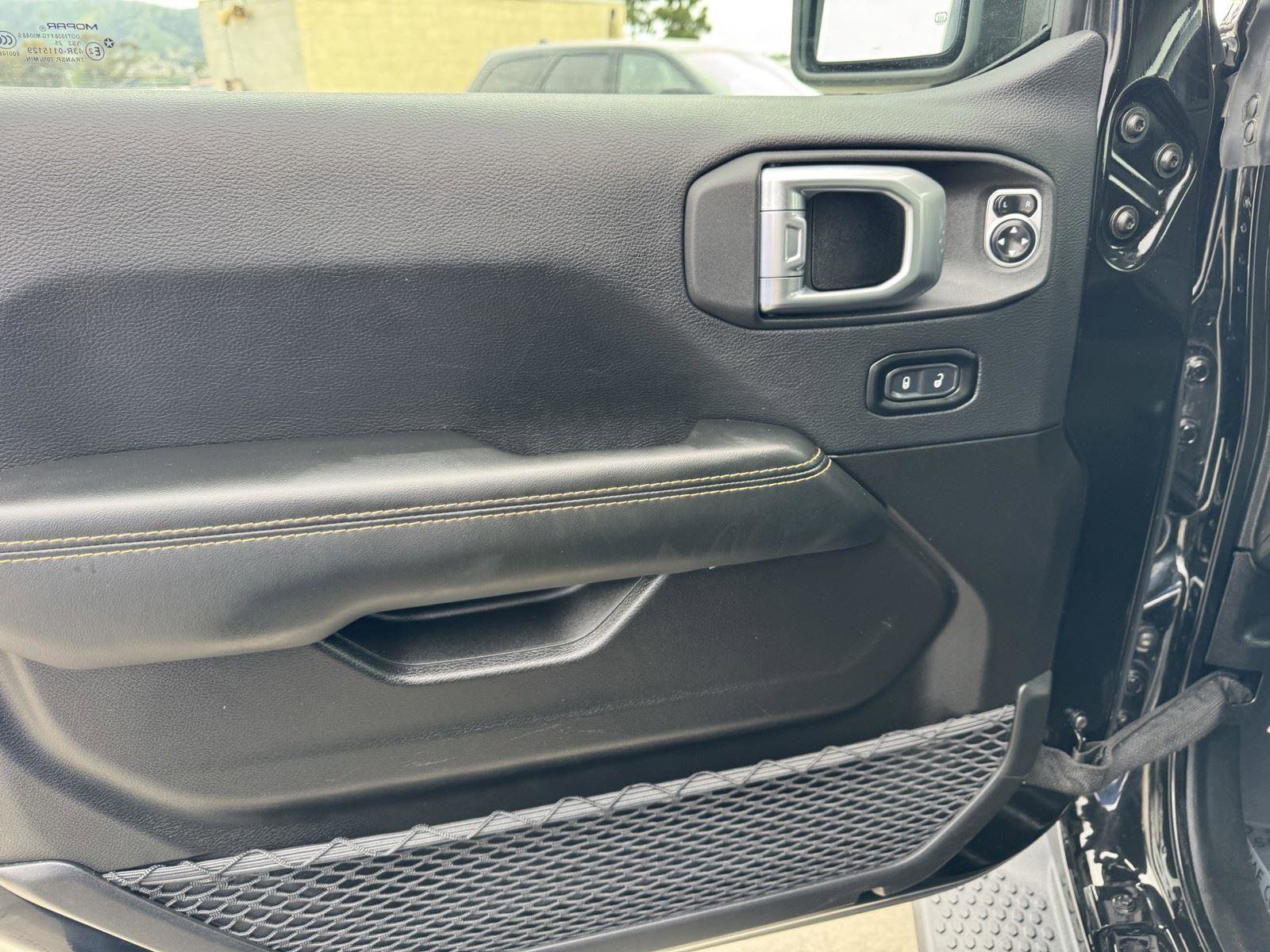 Certified 2025 Jeep Wrangler Sahara AWD/4WD image 16