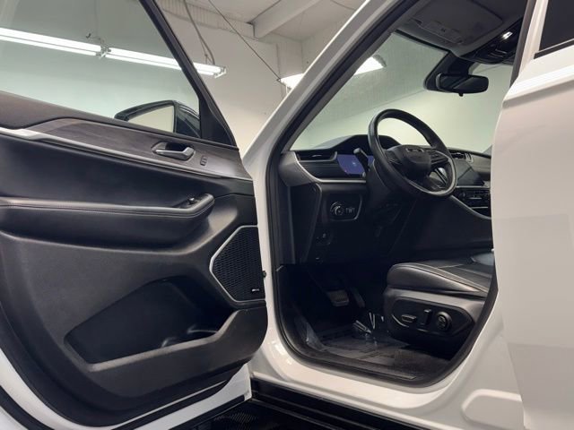 Used 2022 Jeep Grand Cherokee Limited image 11