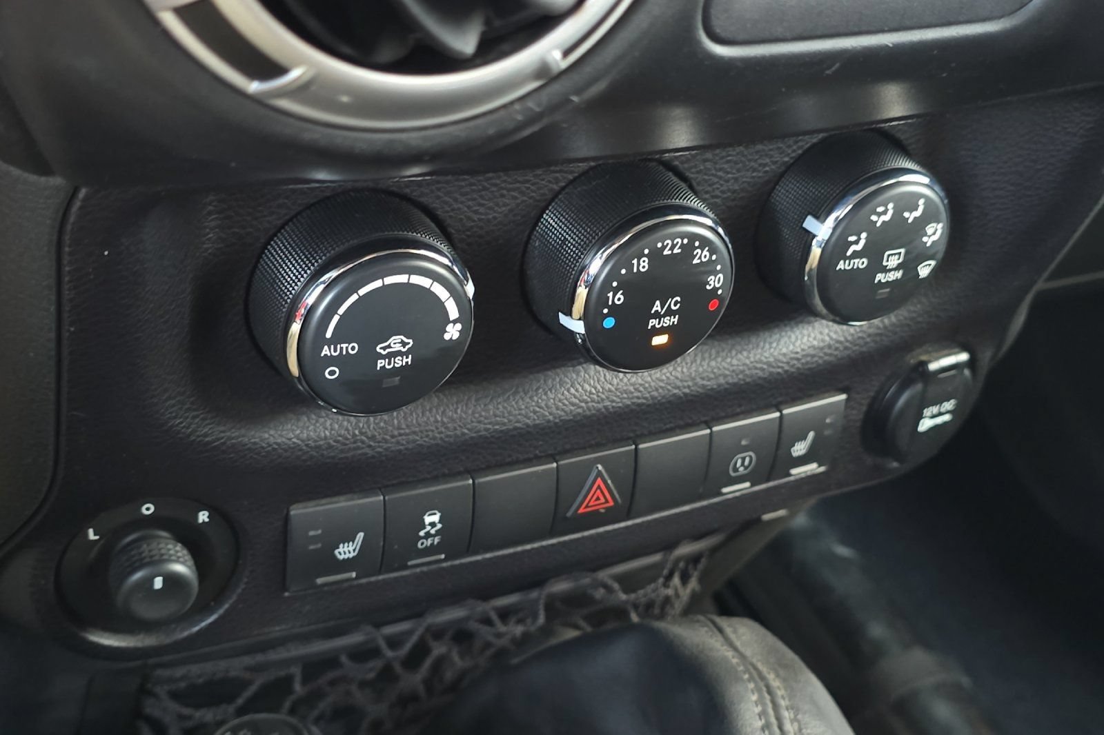 Used 2014 Jeep Wrangler Unlimited Rubicon w/ Dual Top Group AWD/4WD image 19