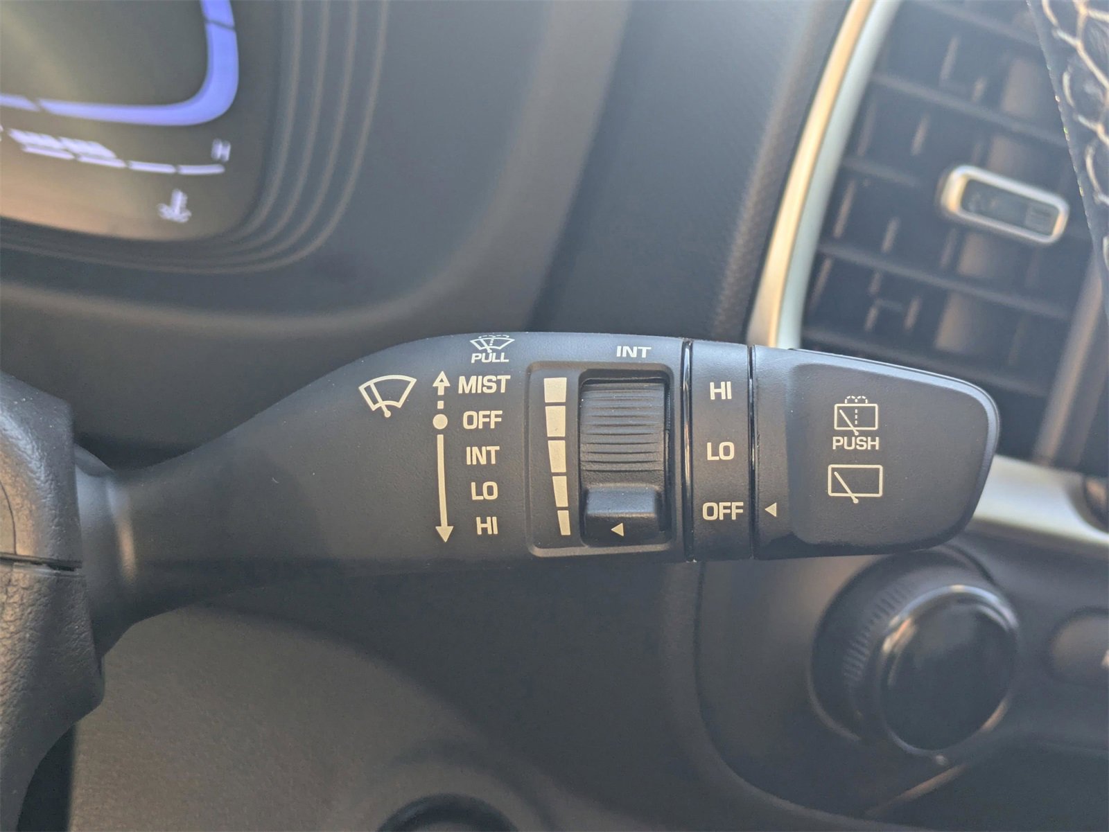 Certified 2024 Hyundai Venue SEL image 34