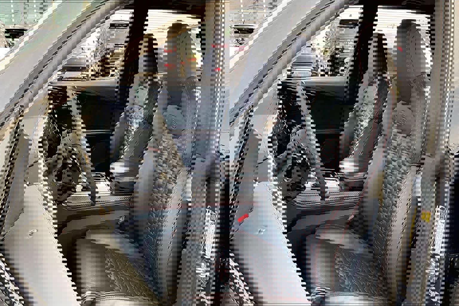 Used 2020 Audi RS Q8 w/ Carbon Optic Package image 27