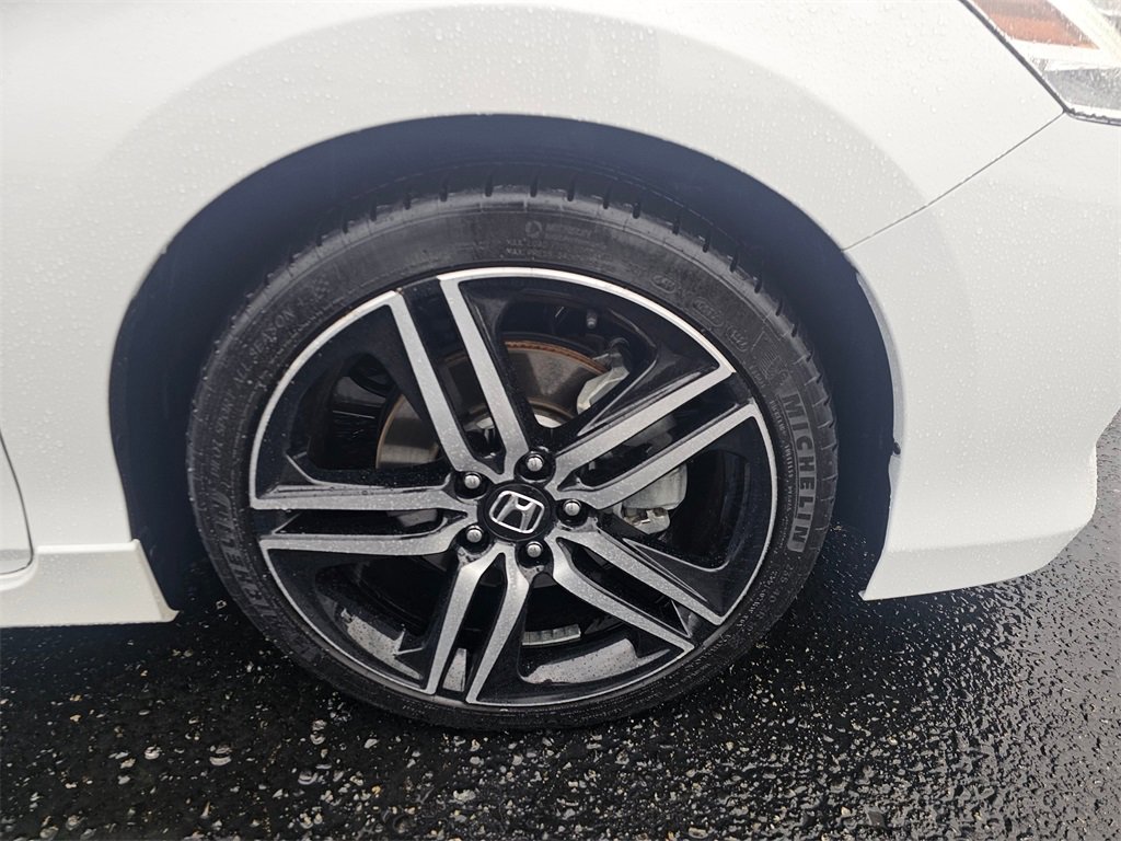 Used 2016 Honda Accord Touring image 9