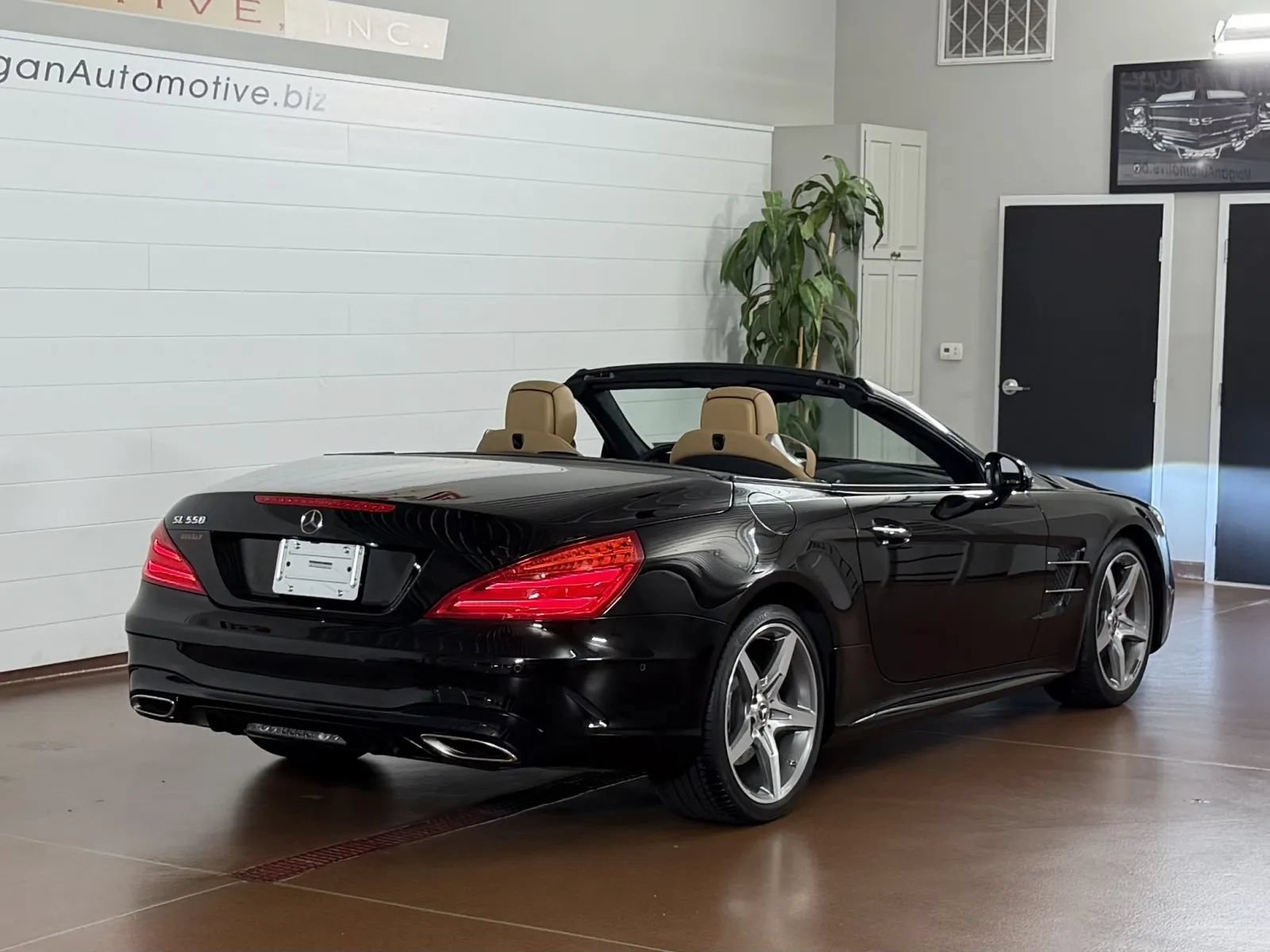 Used 2017 Mercedes-Benz SL 550 image 3
