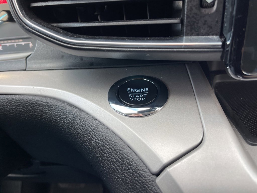 Used 2024 Ford Explorer XLT w/ Equipment Group 202A image 17