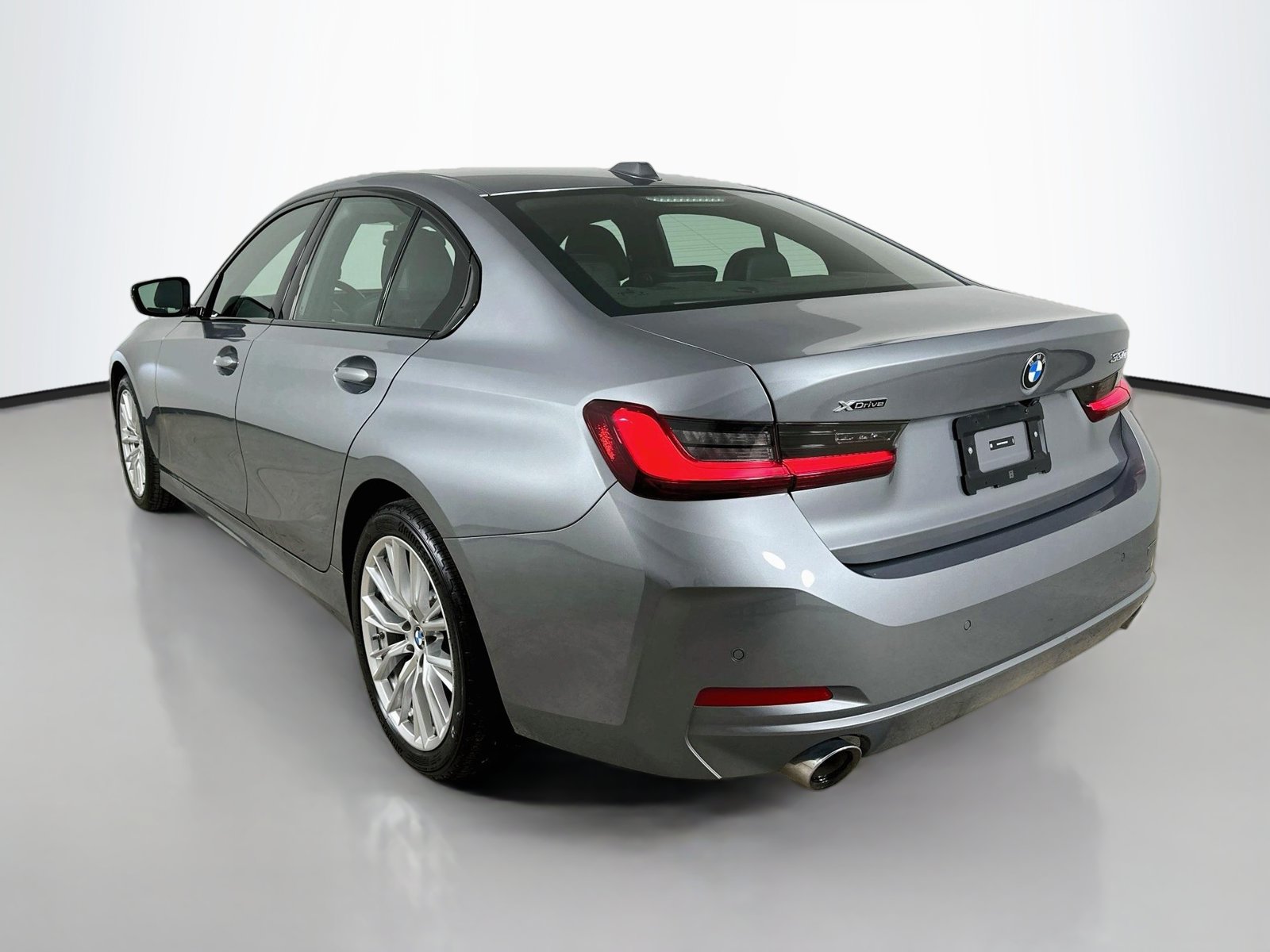 Used 2023 BMW 330i xDrive Sedan w/ Convenience Package AWD/4WD image 7