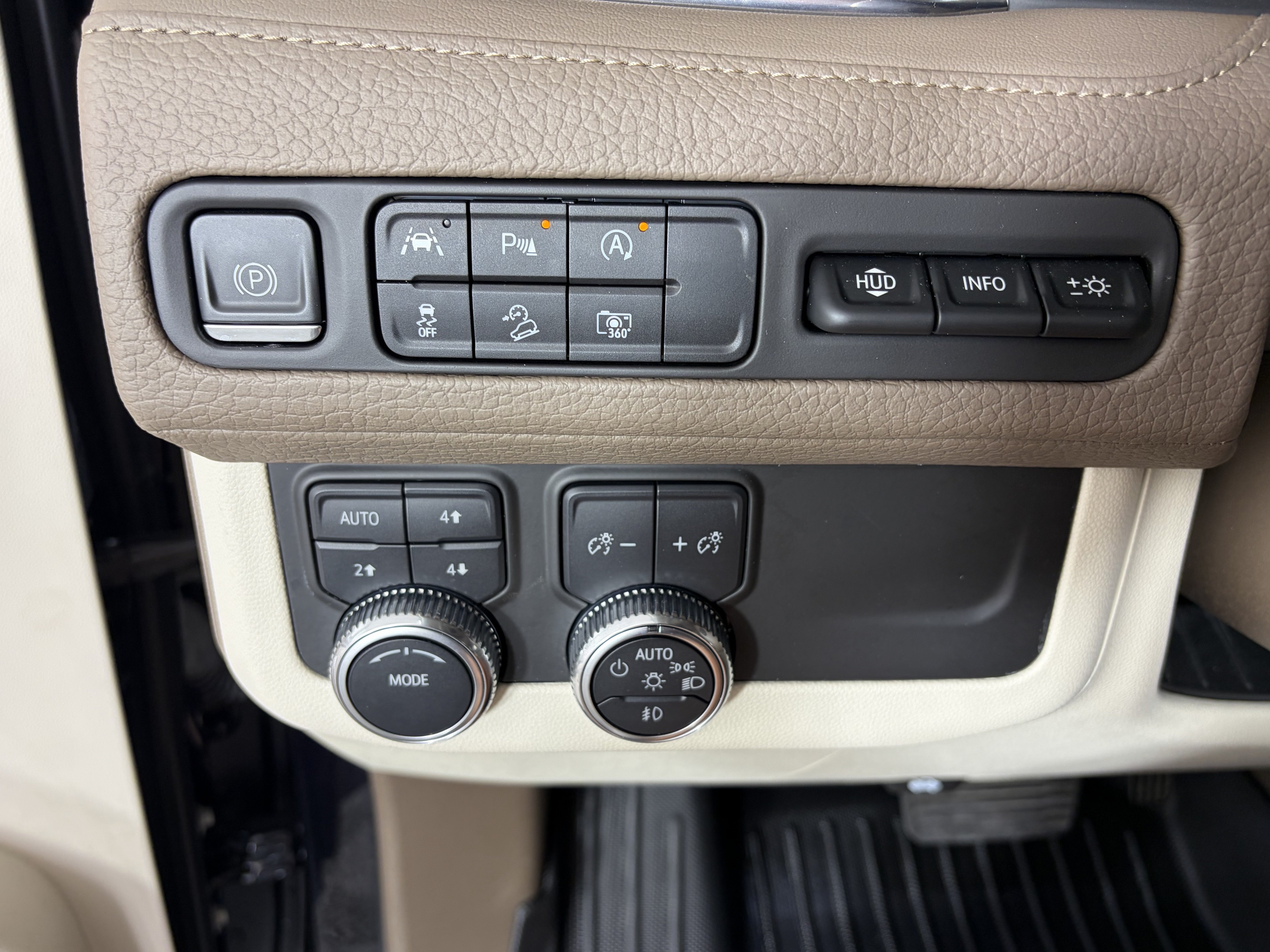 Used 2023 GMC Yukon Denali AWD/4WD image 32