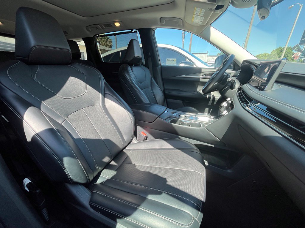 Used 2023 INFINITI QX60 Luxe w/ Cargo Package FWD image 7