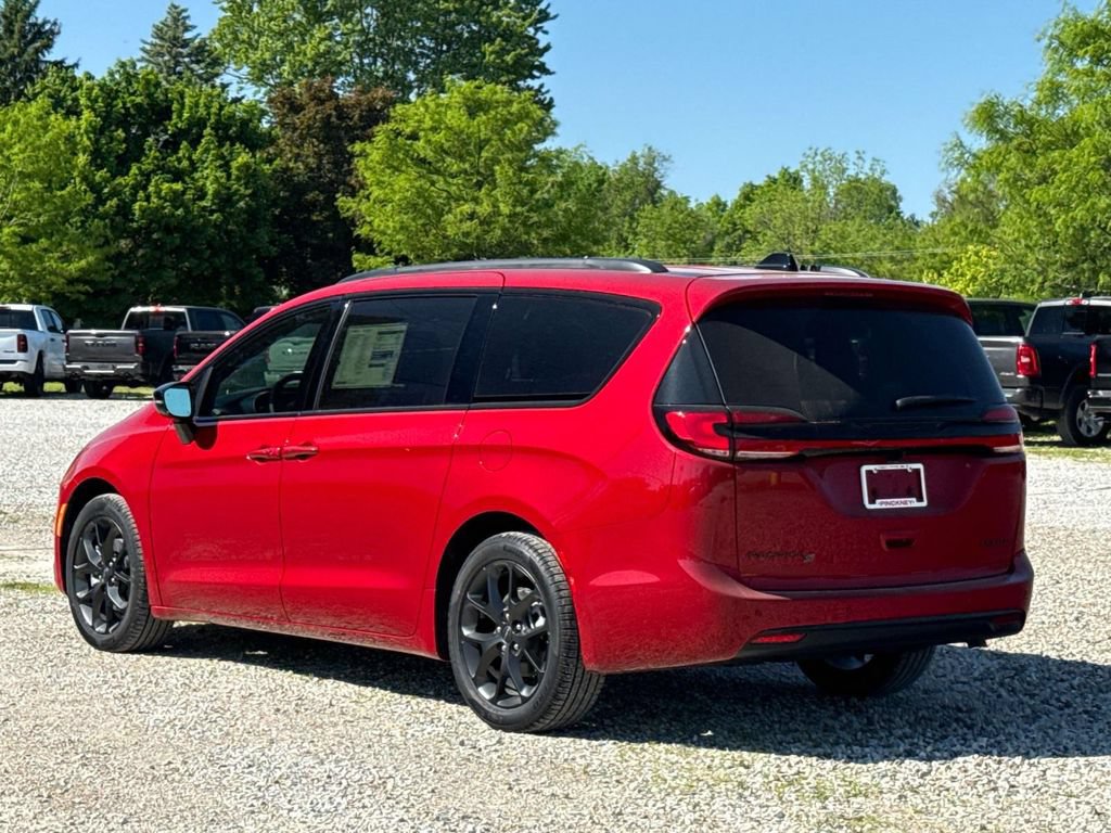 New 2027 Chrysler Pacifica Limited w/ S Appearance Package FWD image 7