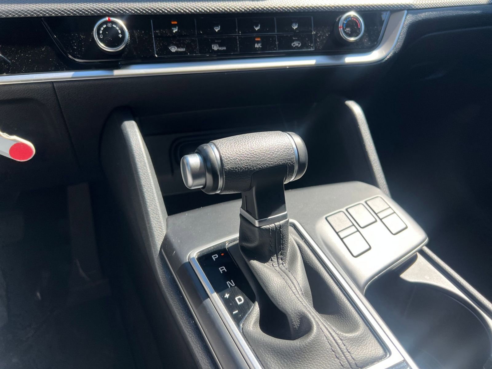 Used 2025 Kia Sportage LX image 40