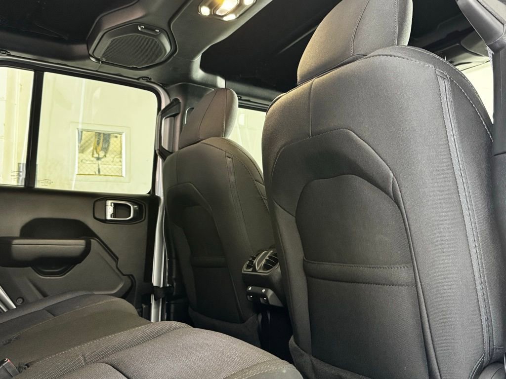 Certified 2023 Jeep Gladiator Willys image 8