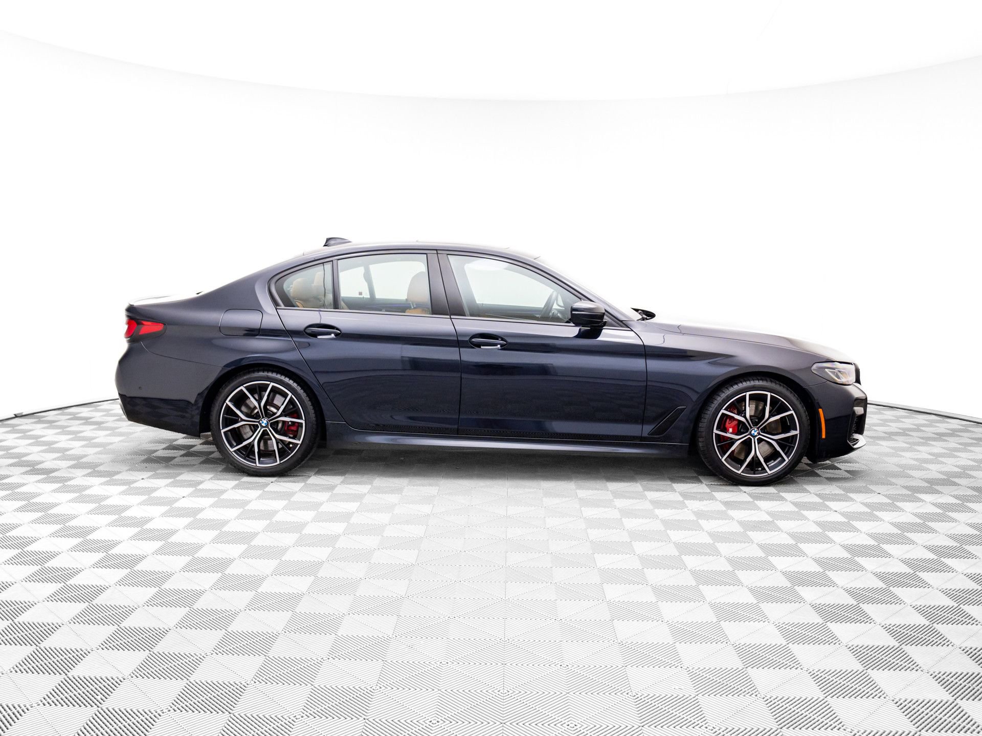 Used 2023 BMW 540i xDrive w/ Executive Package image 6