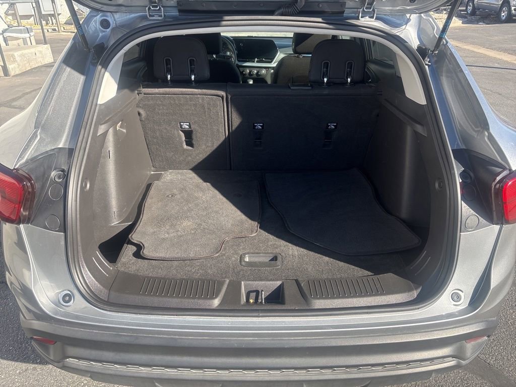 Used 2025 Chevrolet Trax LS image 24