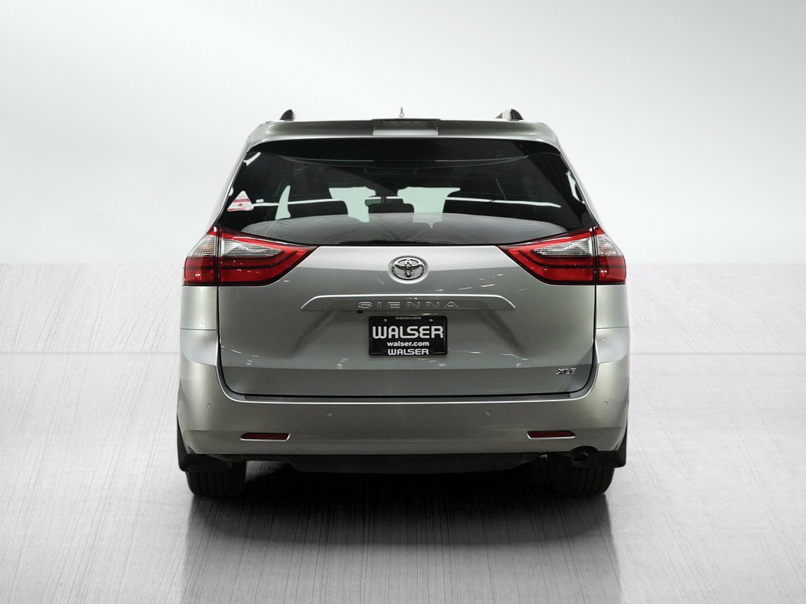 Used 2020 Toyota Sienna XLE w/ XLE Navigation Package FWD image 4