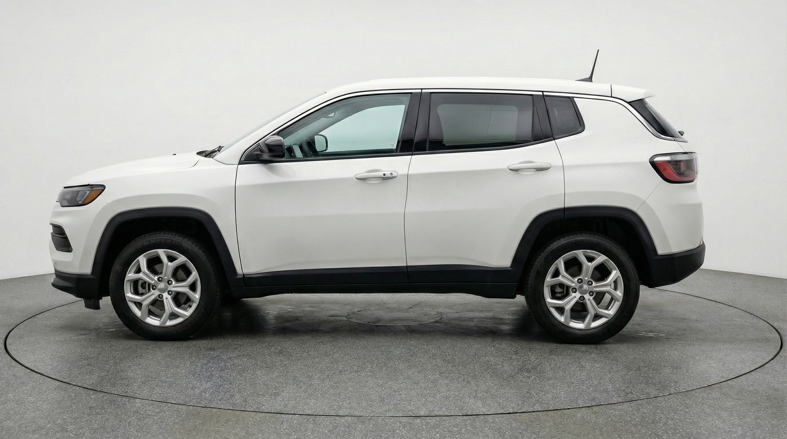 Used 2025 Jeep Compass Latitude image 5