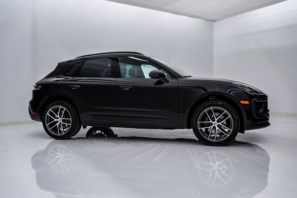 Certified 2025 Porsche Macan image 9