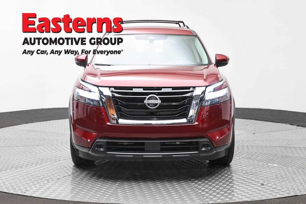 Used 2024 Nissan Pathfinder SV AWD/4WD image 2