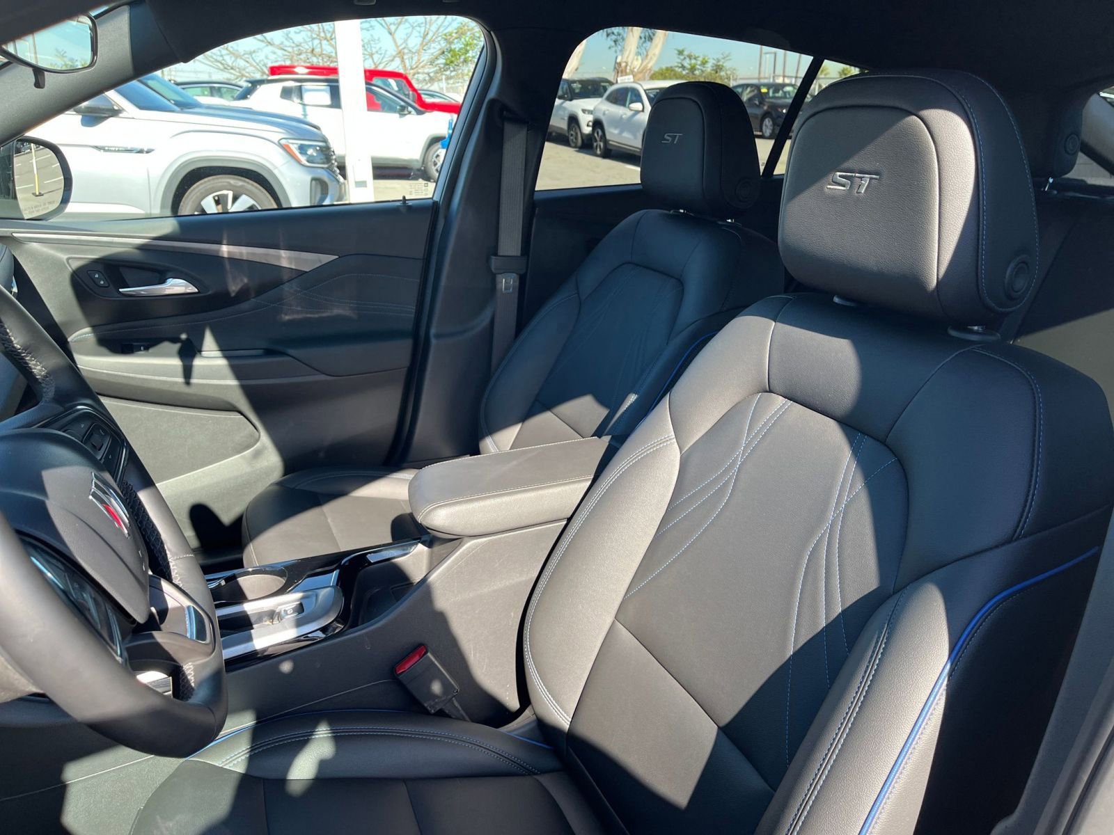 Used 2025 Buick Envista Sport Touring image 27