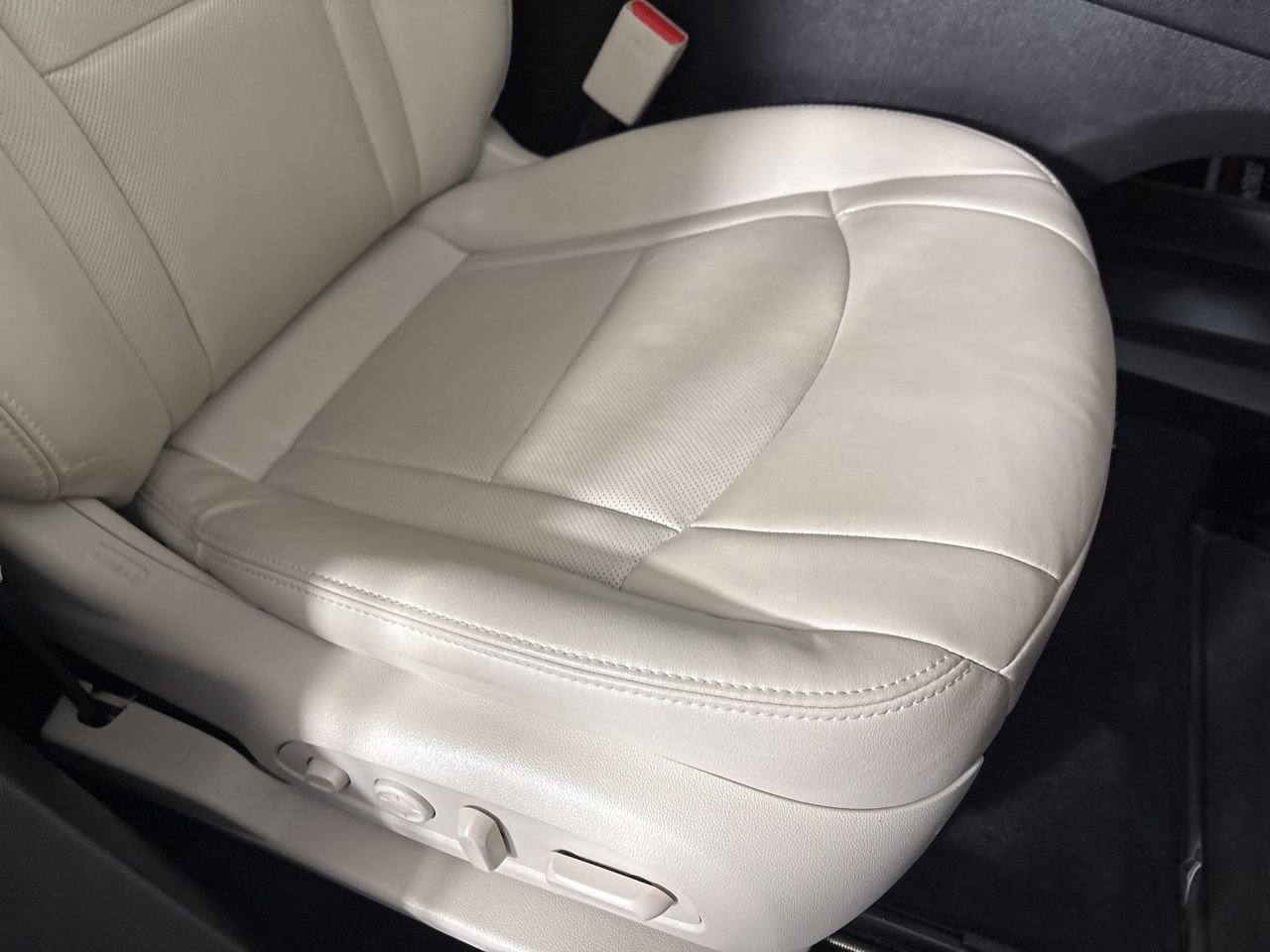 Used 2023 Buick Enclave Premium w/ Experience Buick Package image 32