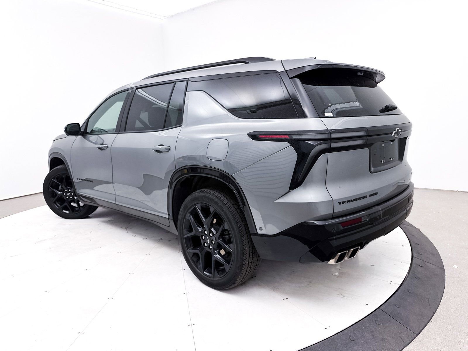 Used 2024 Chevrolet Traverse RS w/ LPO, Floor Liner Package image 2