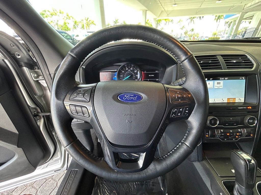 Used 2017 Ford Explorer XLT w/ Equipment Group 202A image 14