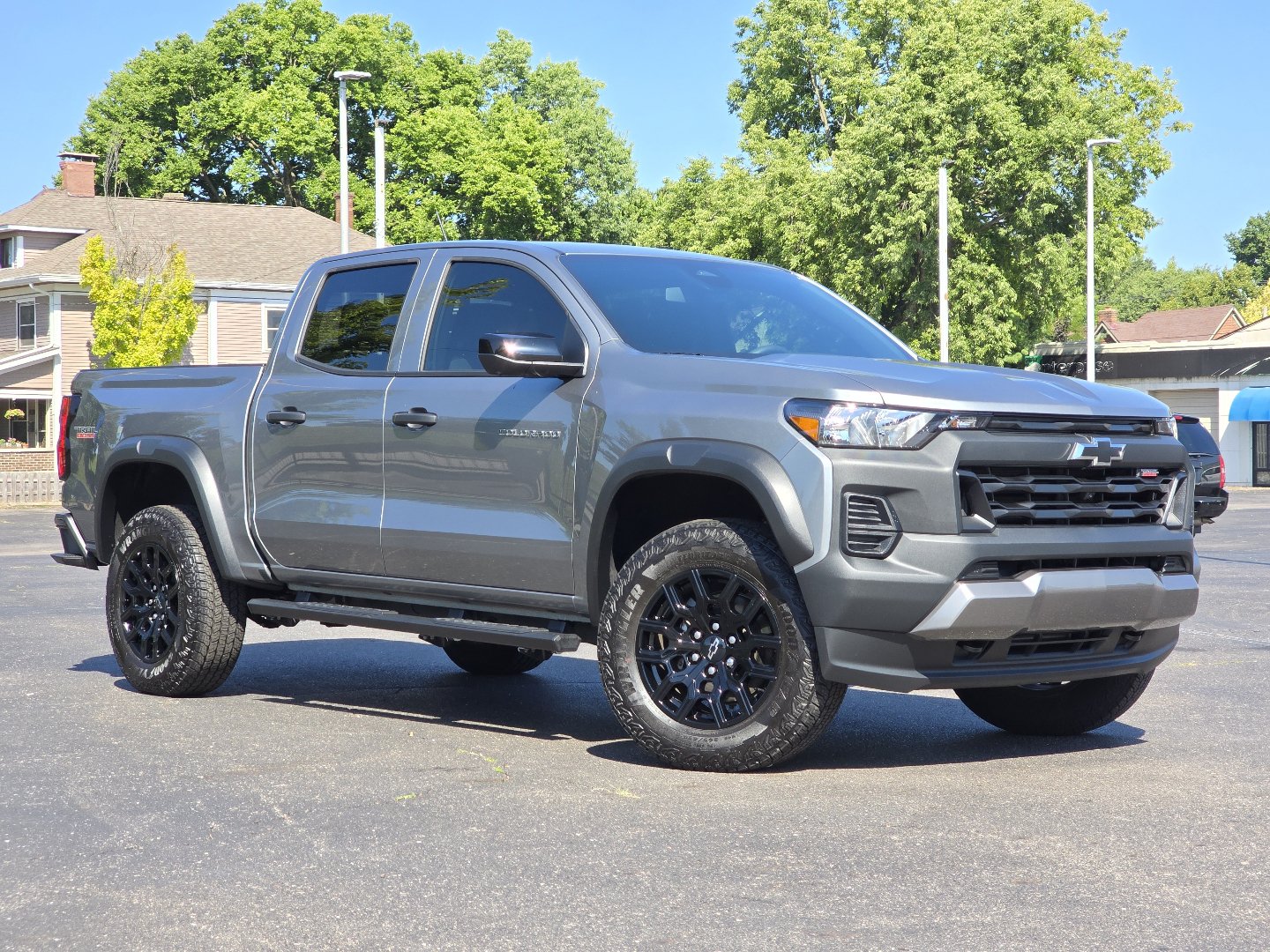 Used 2023 Chevrolet Colorado Trail Boss w/ Technology Package AWD/4WD image 2