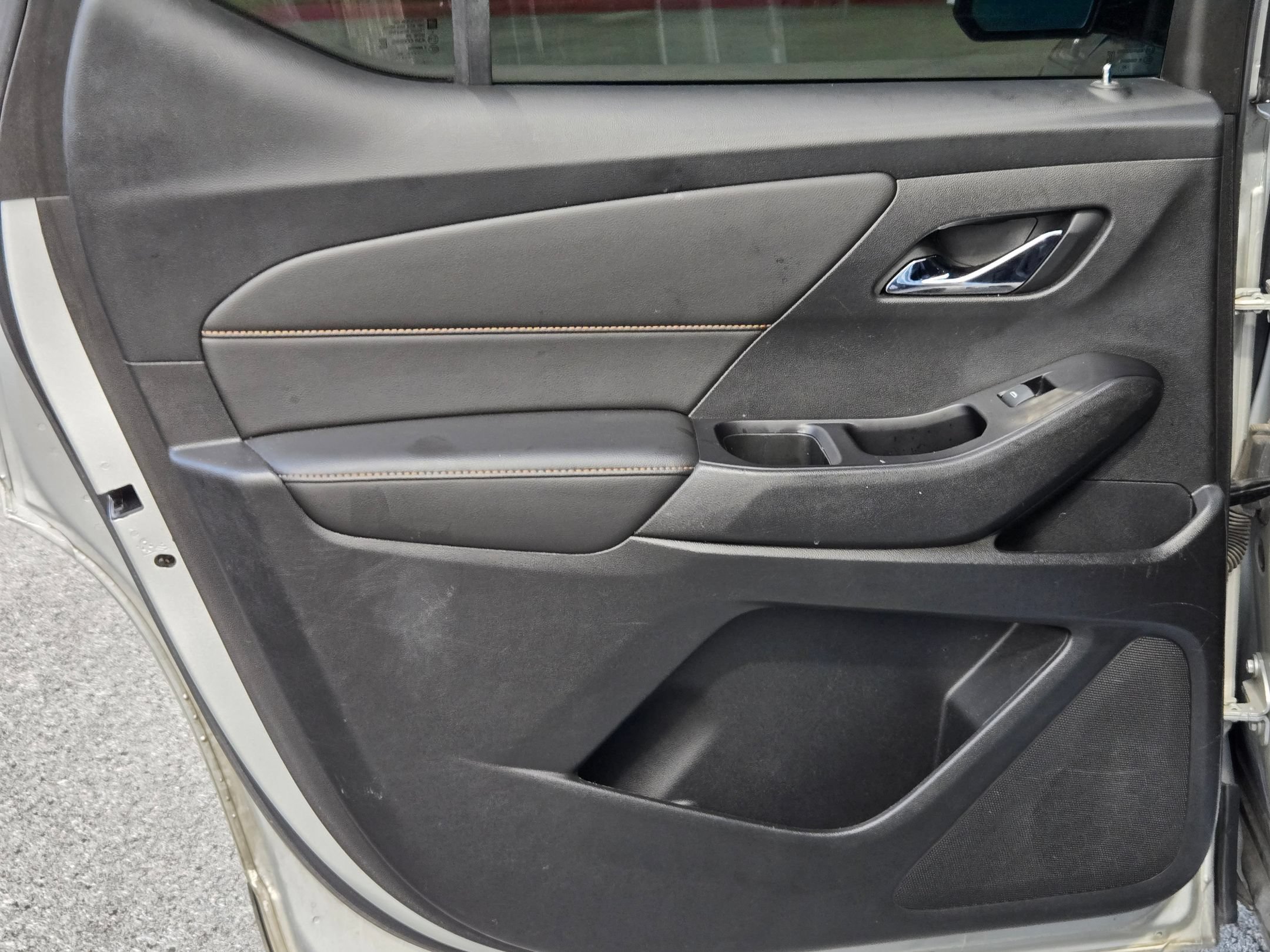Used 2020 Chevrolet Traverse RS FWD image 12
