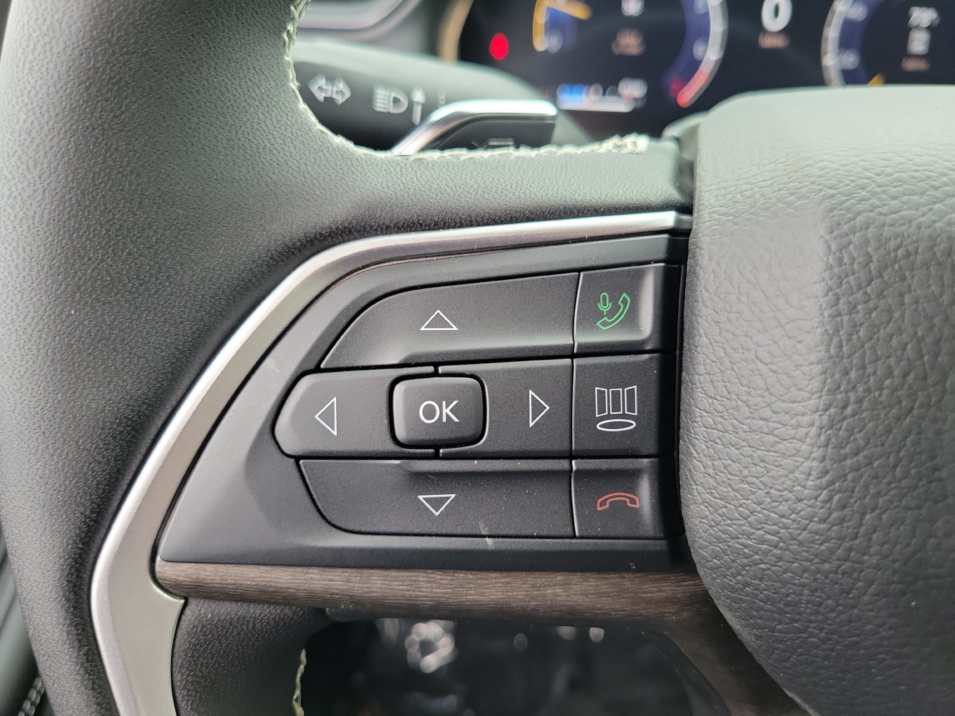 New 2026 Jeep Grand Cherokee Limited w/ Luxury Tech Group II RWD image 5