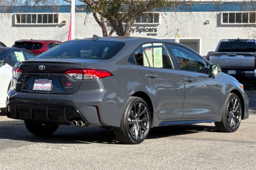 Certified 2025 Toyota Corolla SE image 3