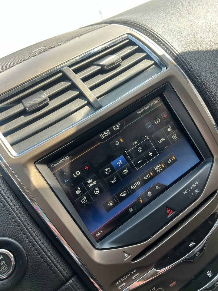 Used 2011 Lincoln MKX AWD w/ Sight & Sound Pkg image 25