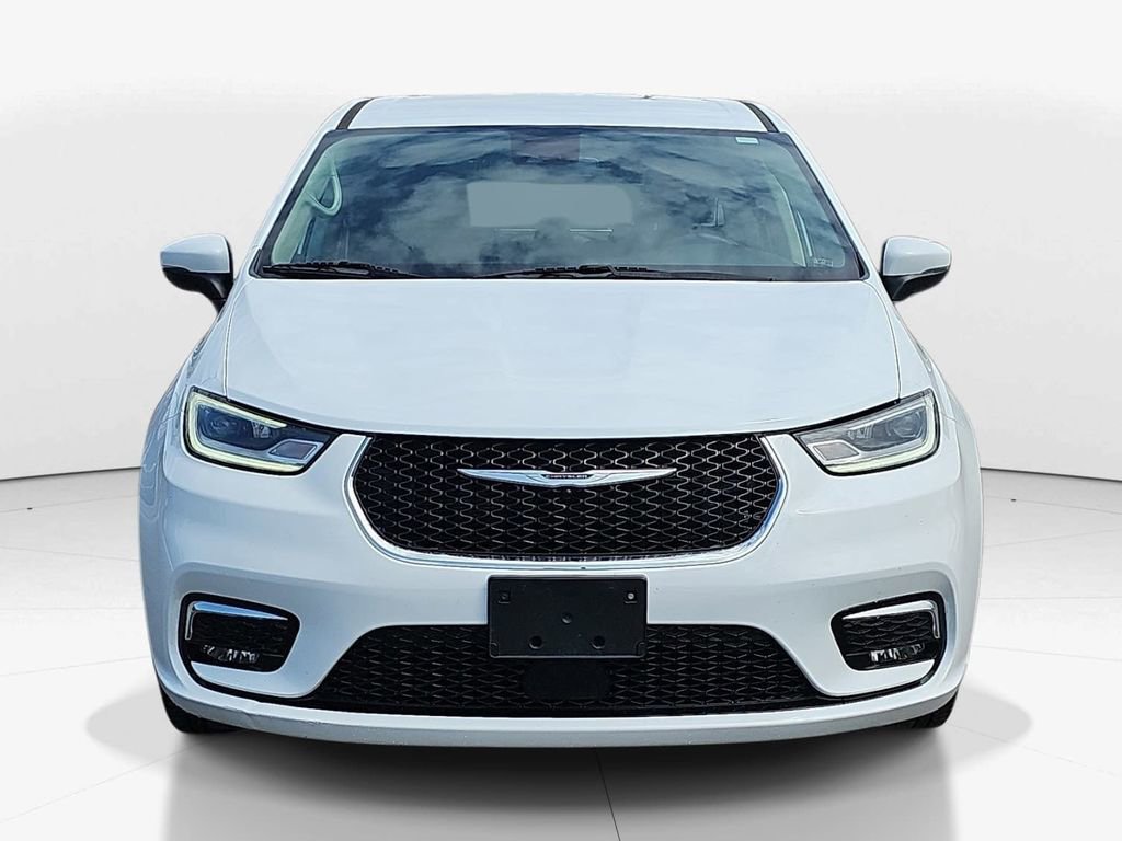 Used 2023 Chrysler Pacifica Touring-L image 11