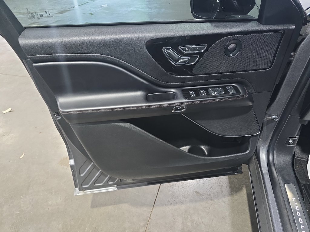 Used 2022 Lincoln Aviator Reserve w/ Elements Package Plus AWD/4WD image 12